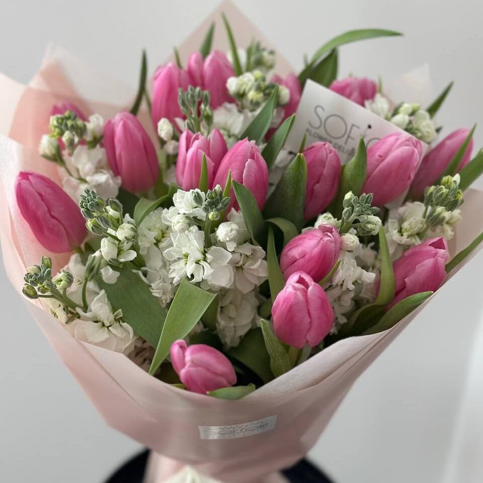 Elegant Pink Tulip Bouquet