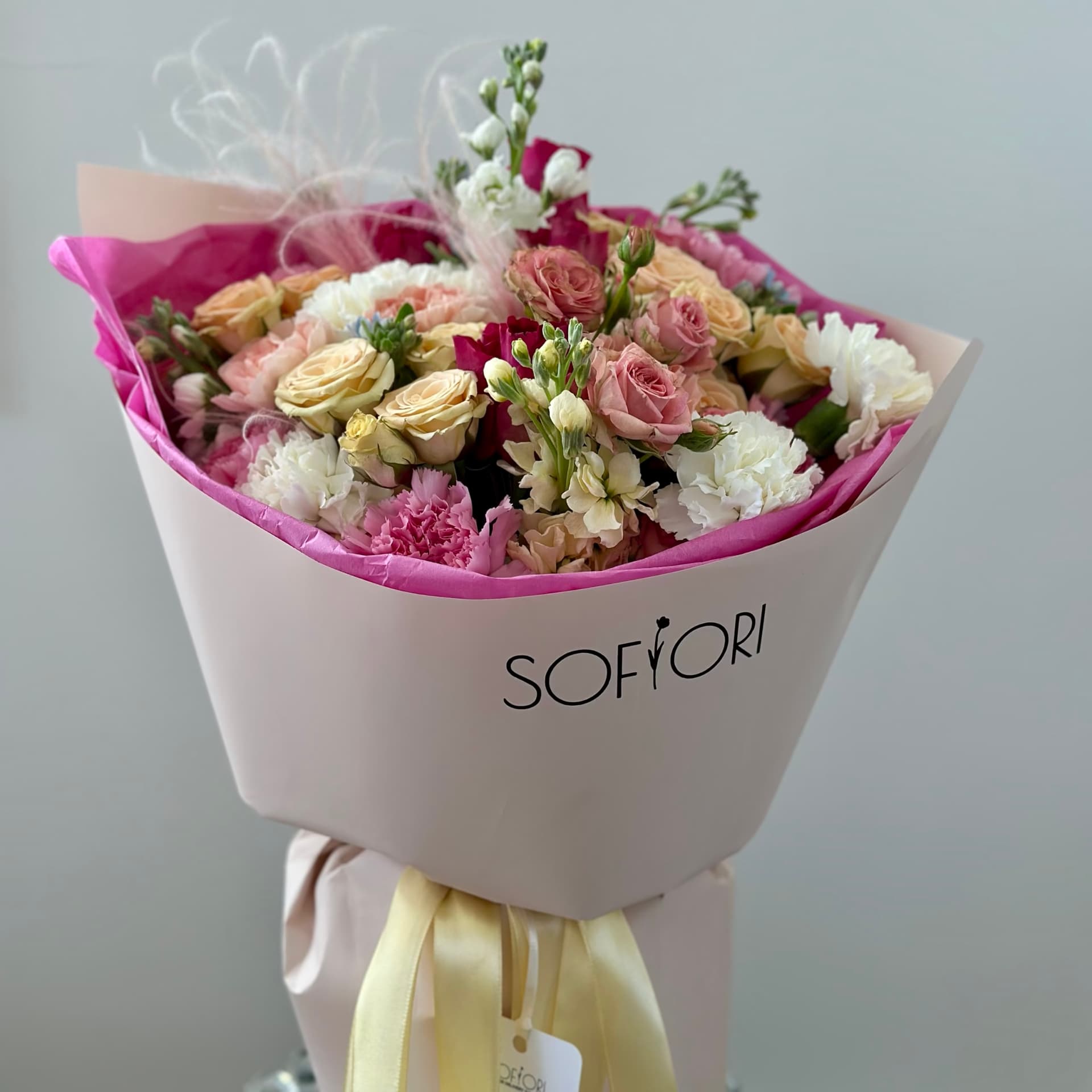 Spray roses & carnations