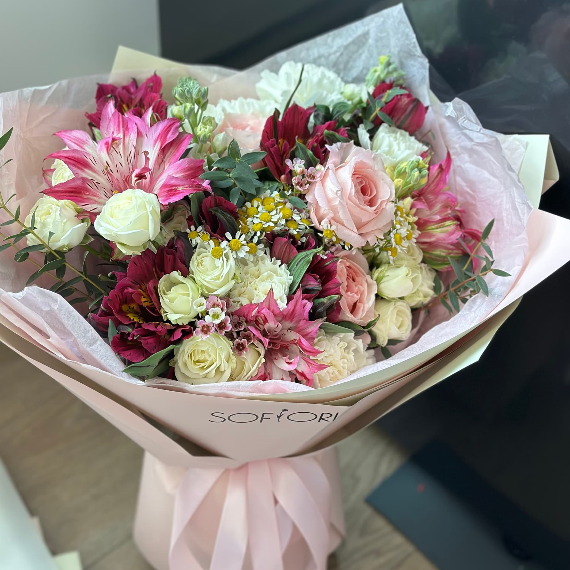 Alstromeria & Roses
