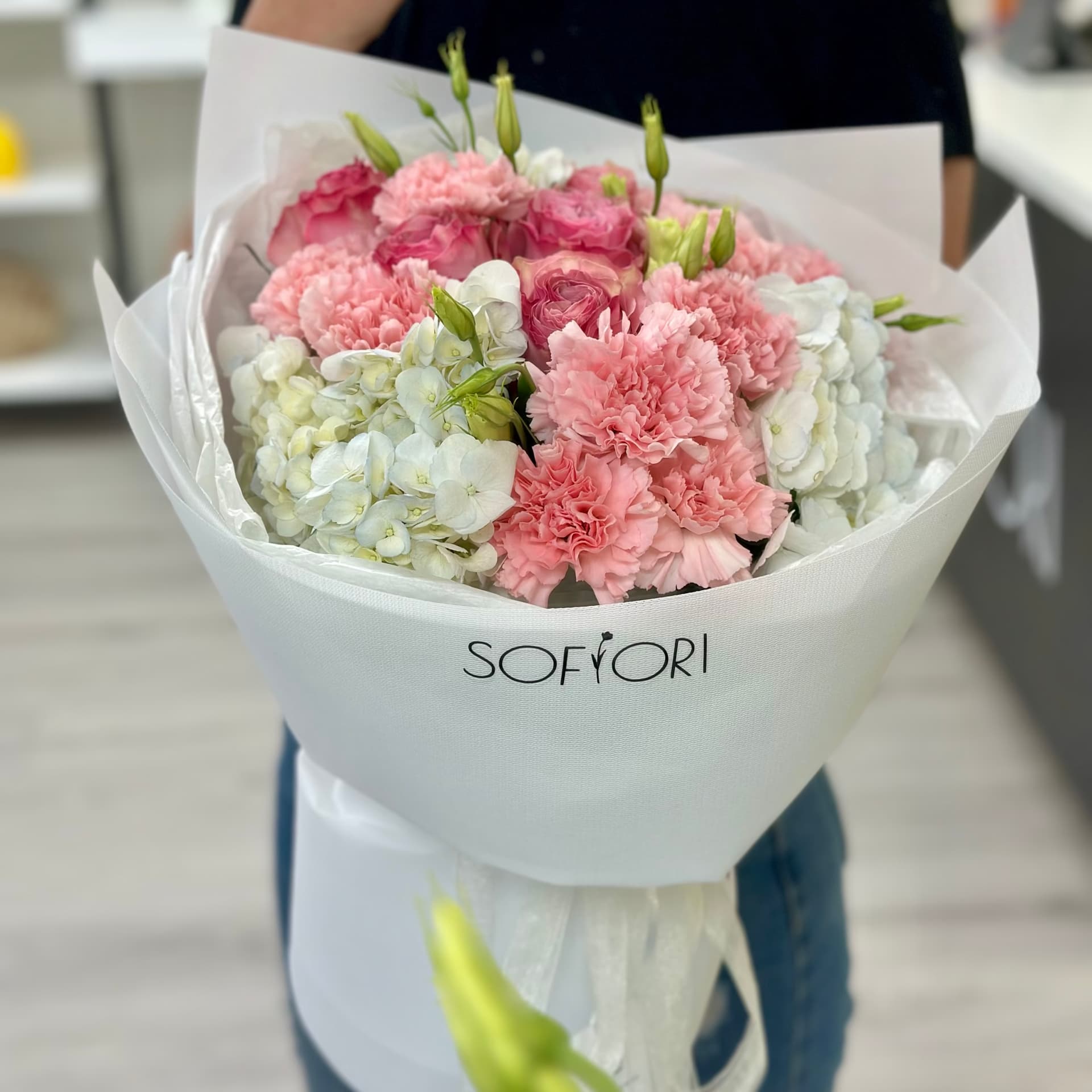 Hydrangeas & Lisiantus