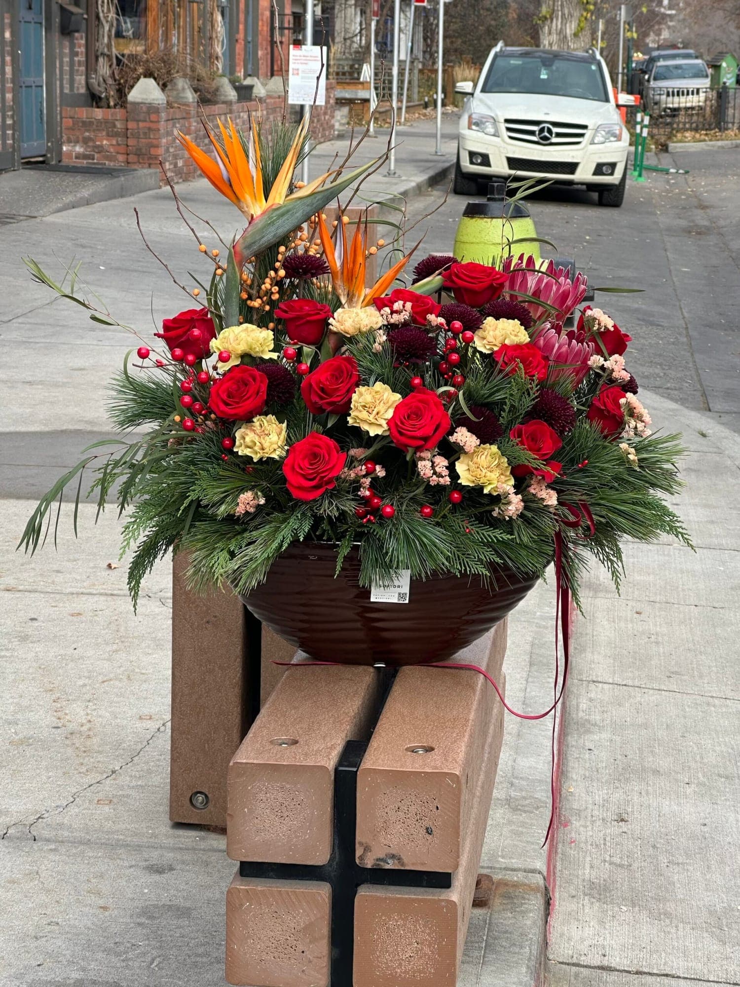 Arrangement with Roses — photo 3