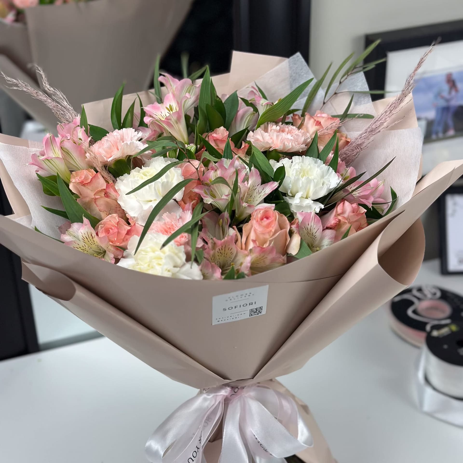 Alstroemeria with Roses — photo 3