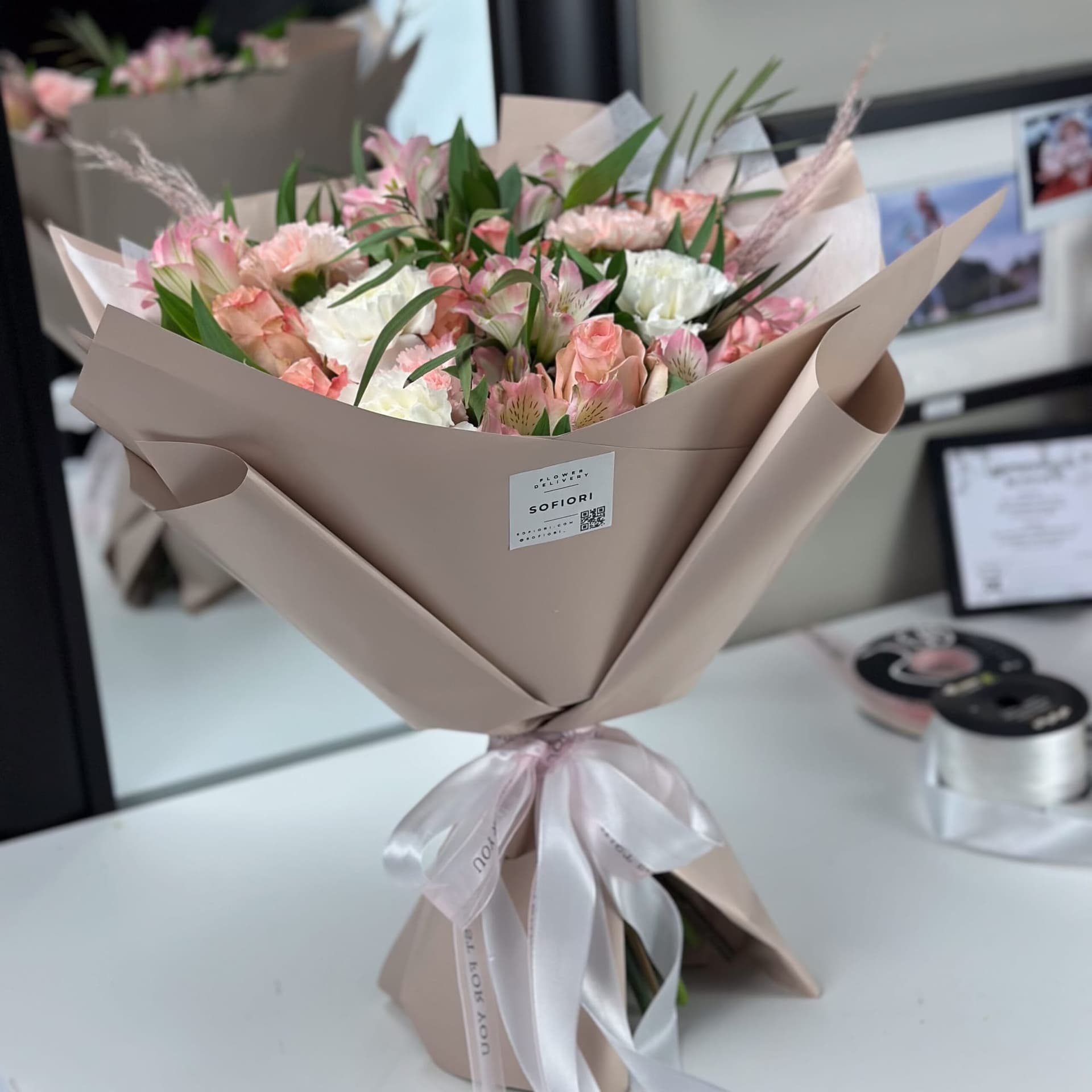 Alstroemeria with Roses — photo 2