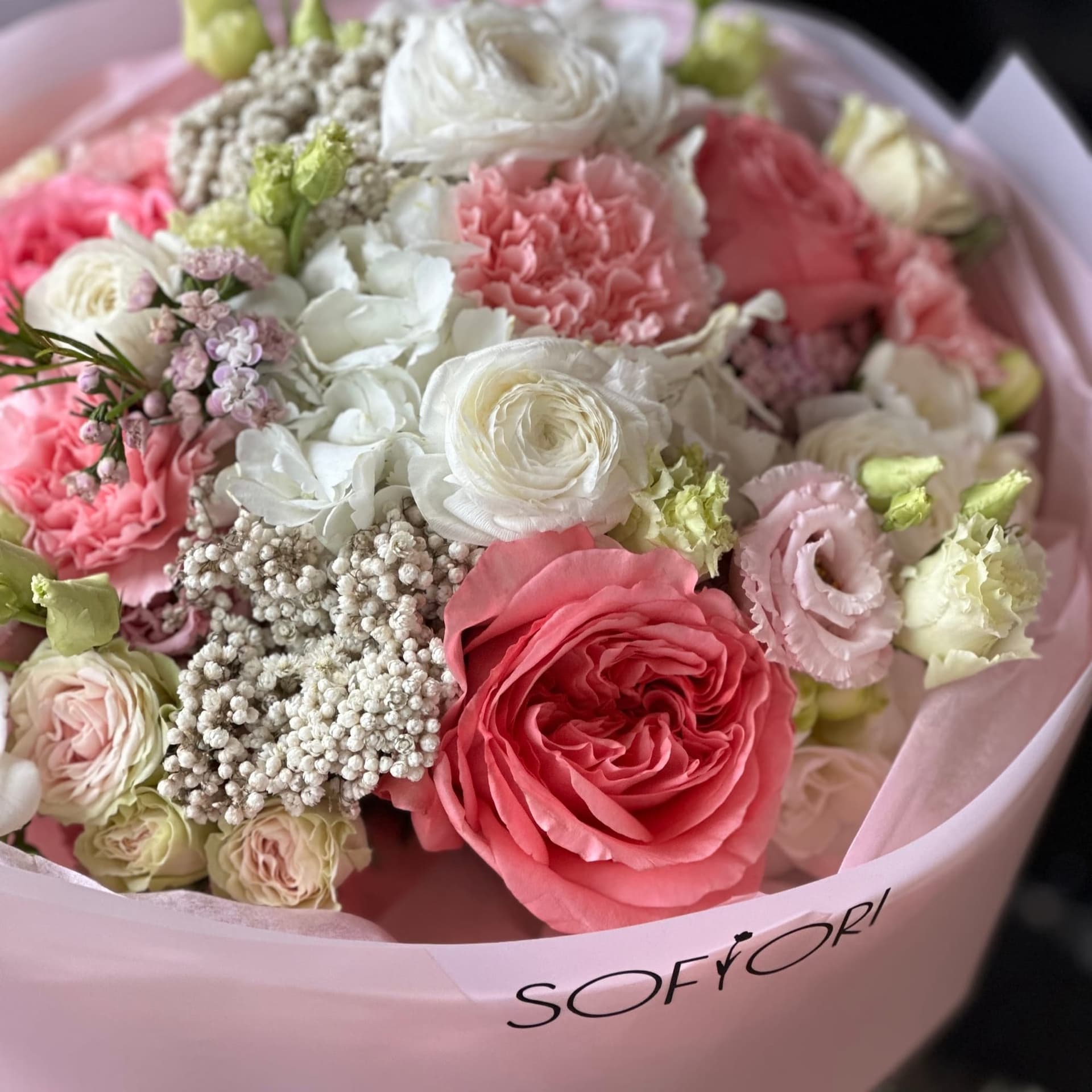 Hydrangeas and Ranunculus — photo 2
