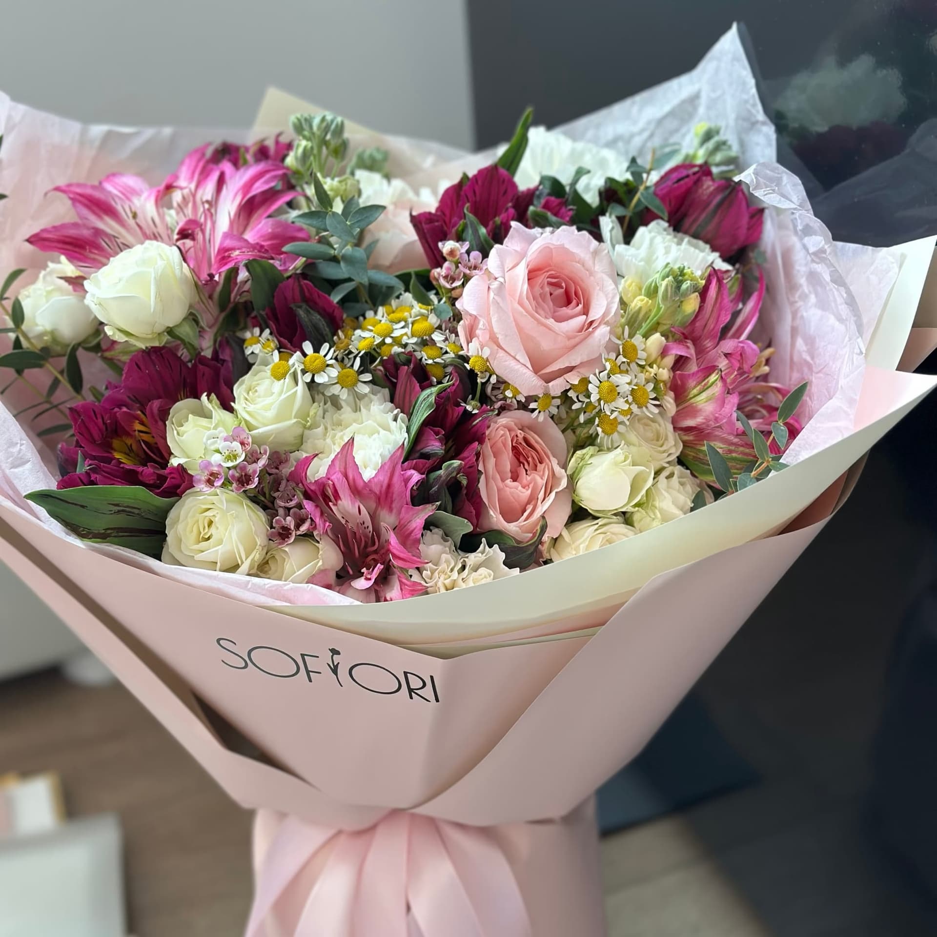 Alstroemeria & Roses — photo 3