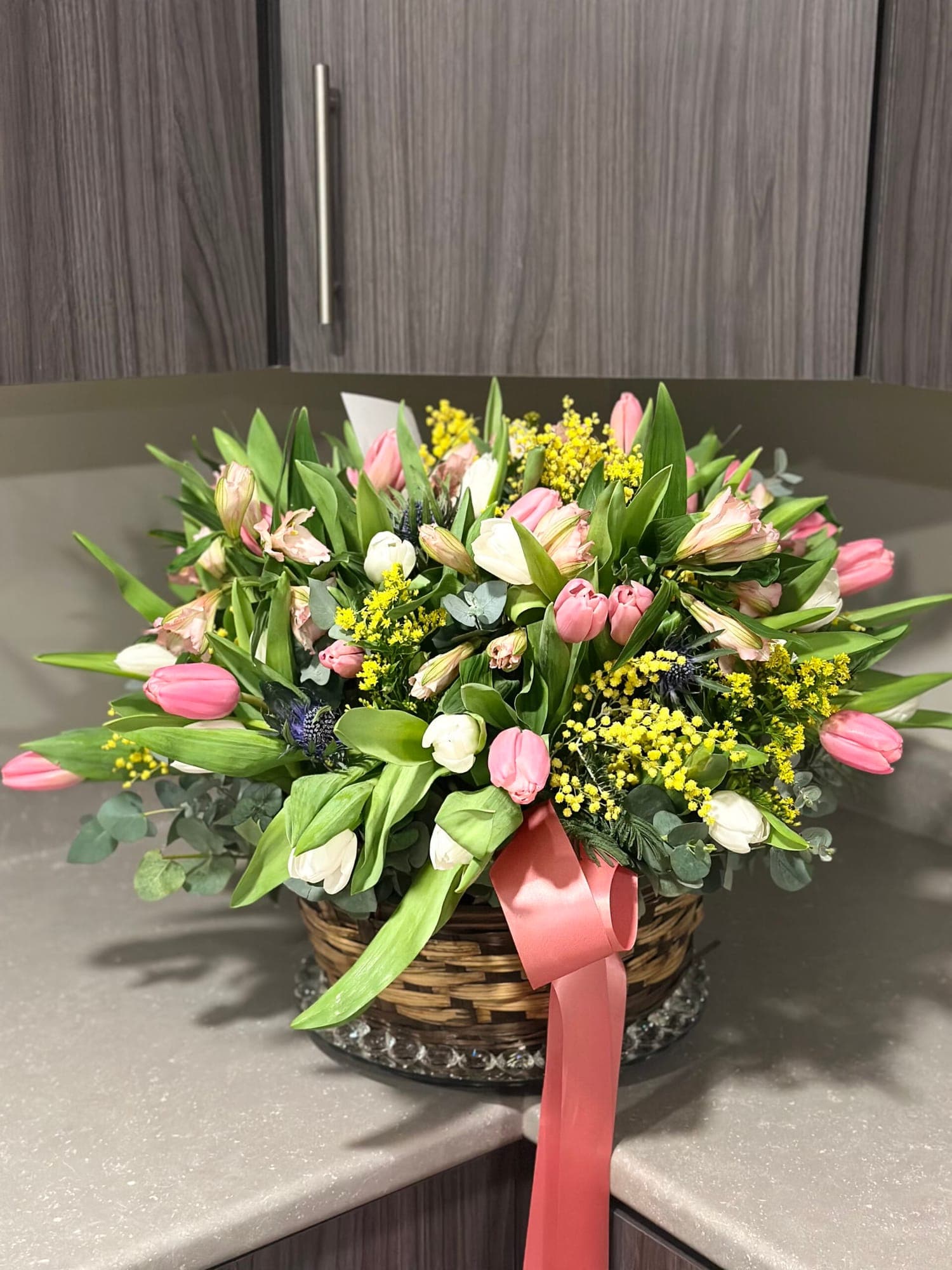 Springtime Tulips Basket — photo 4
