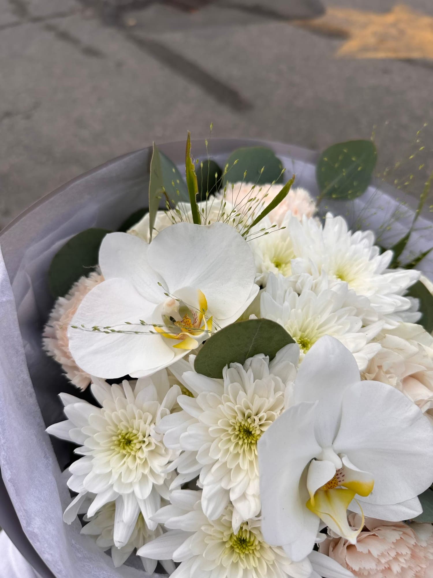 Creamy Carnations with Orchids — photo 2