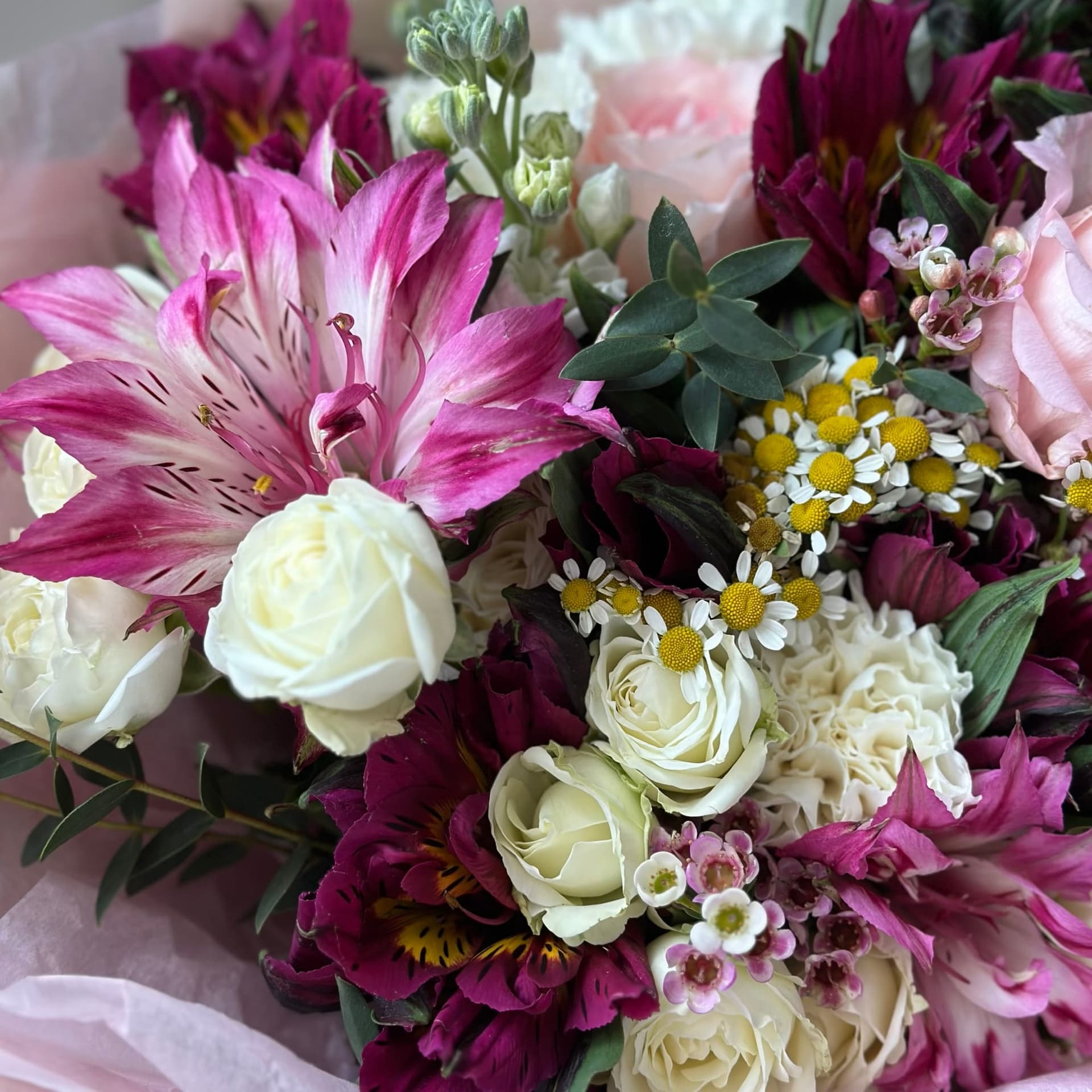 Alstroemeria & Roses — photo 2