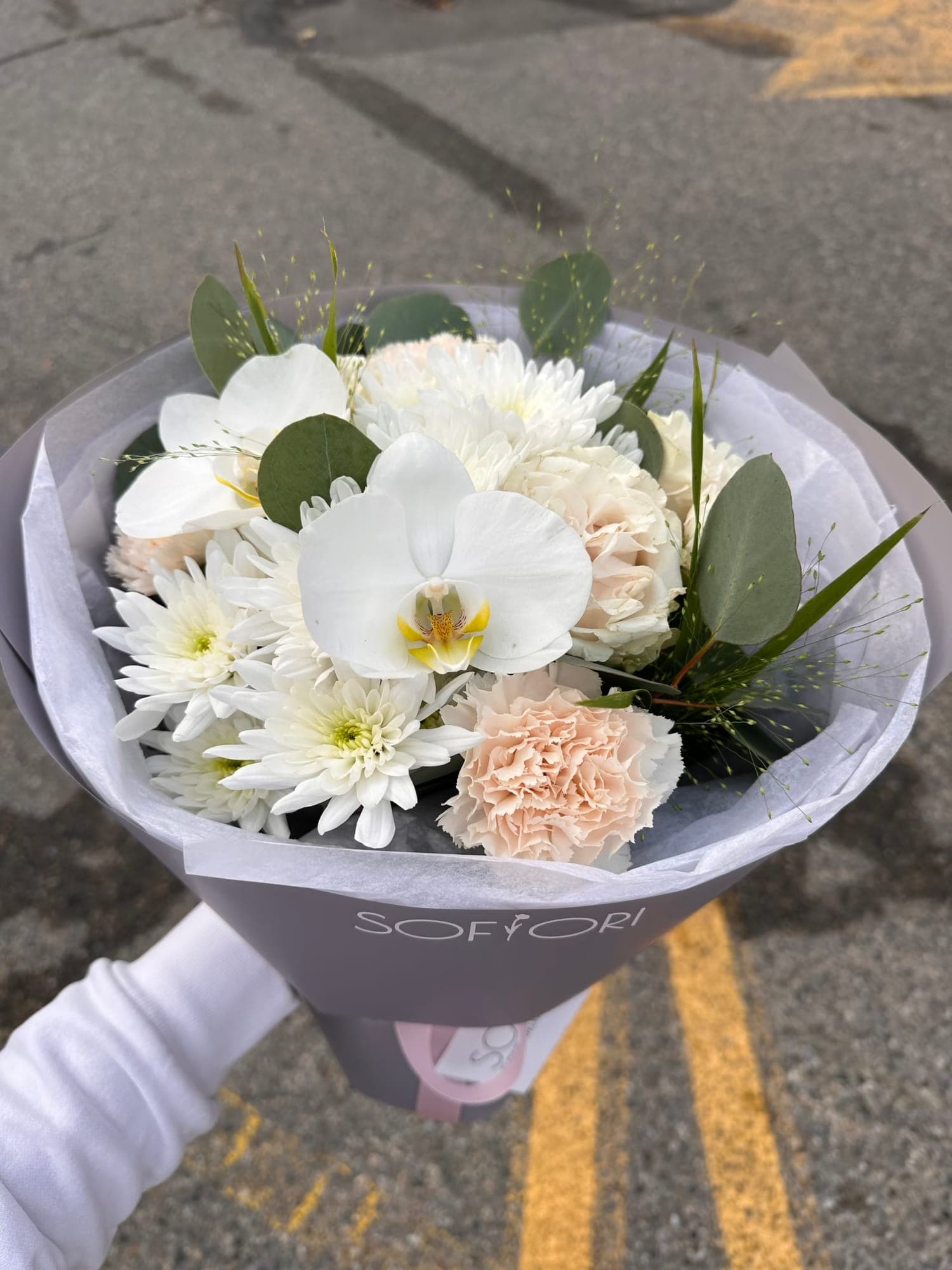 Creamy Carnations with Orchids — photo 3