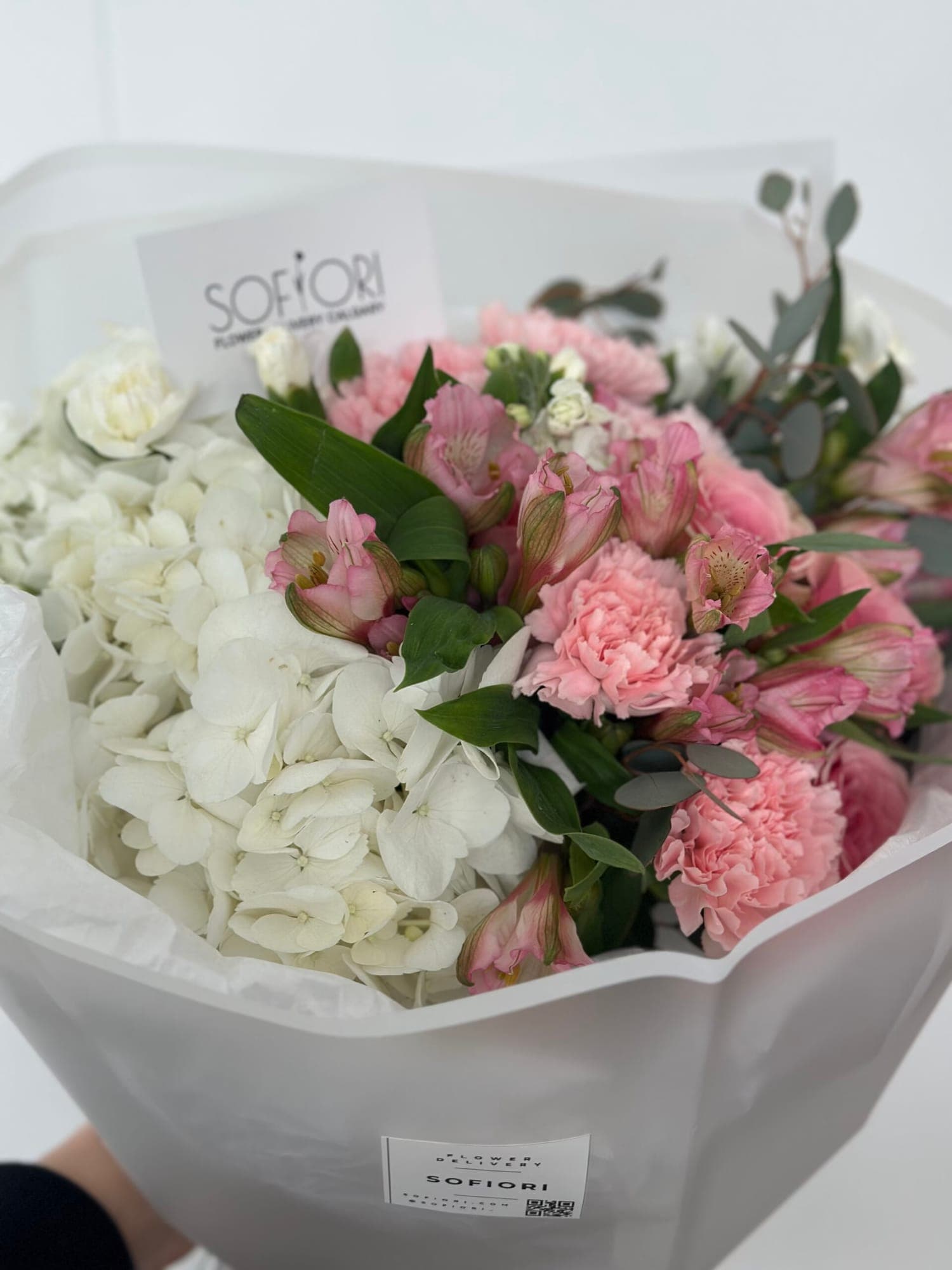 Hydrangea & Alstroemeria — photo 2