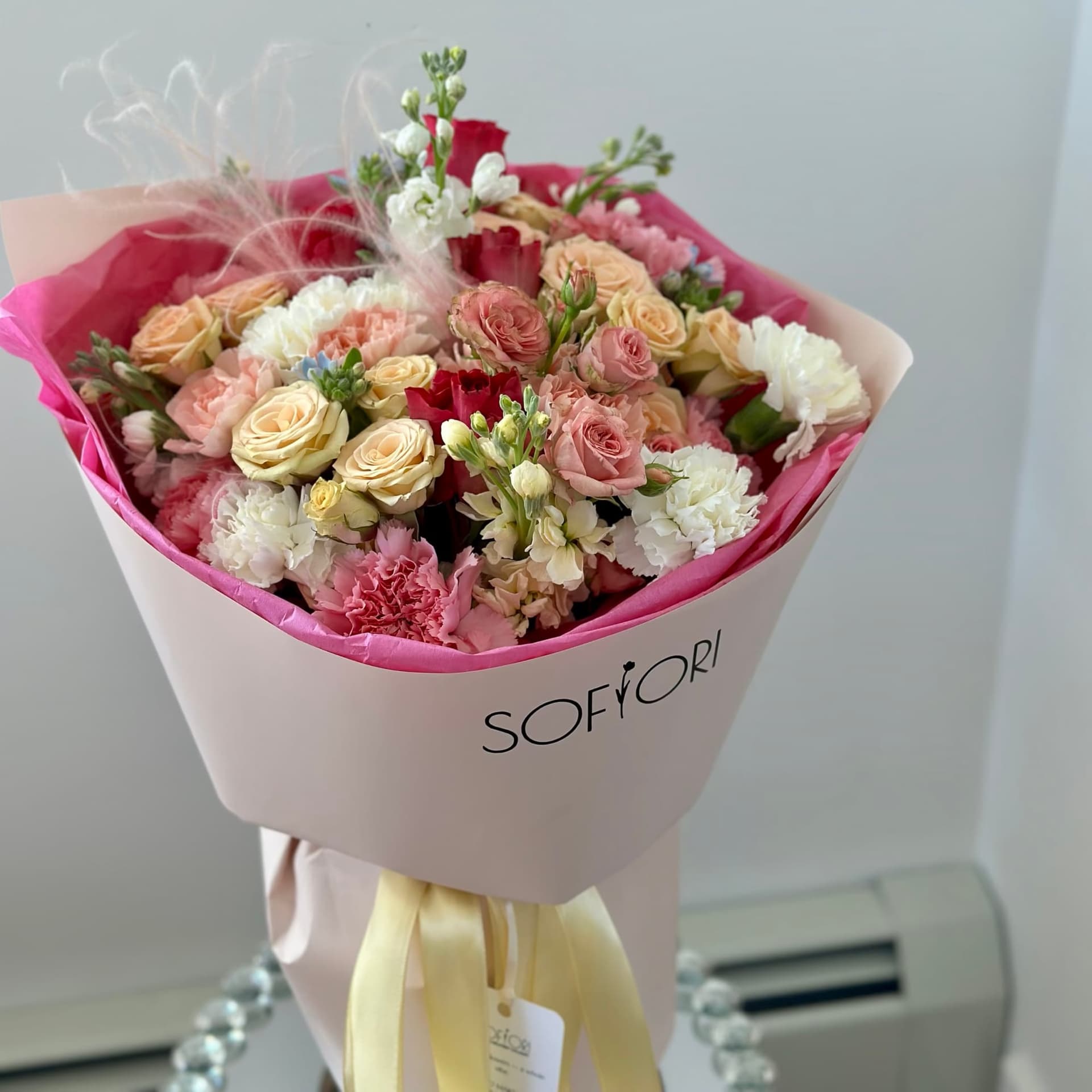 Spray Roses & Carnations — photo 3