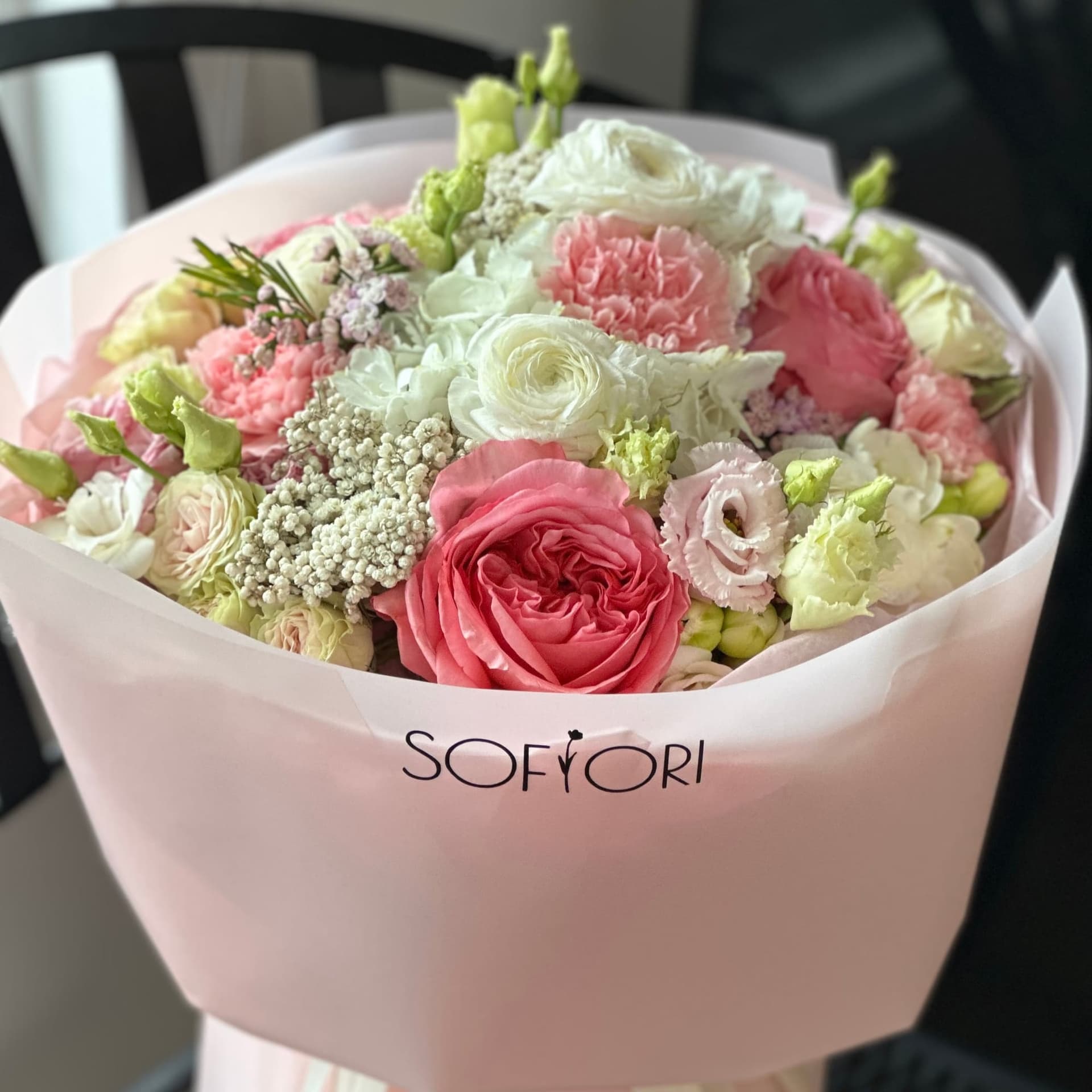 Hydrangeas and Ranunculus — photo 3