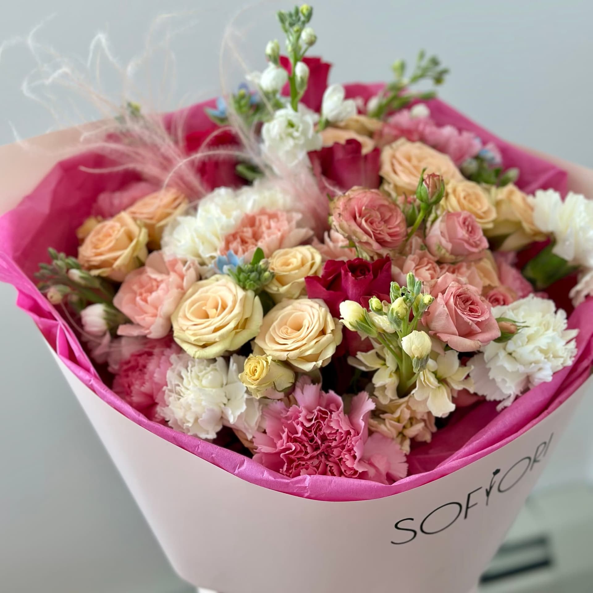 Spray Roses & Carnations — photo 2