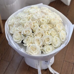 50 white roses